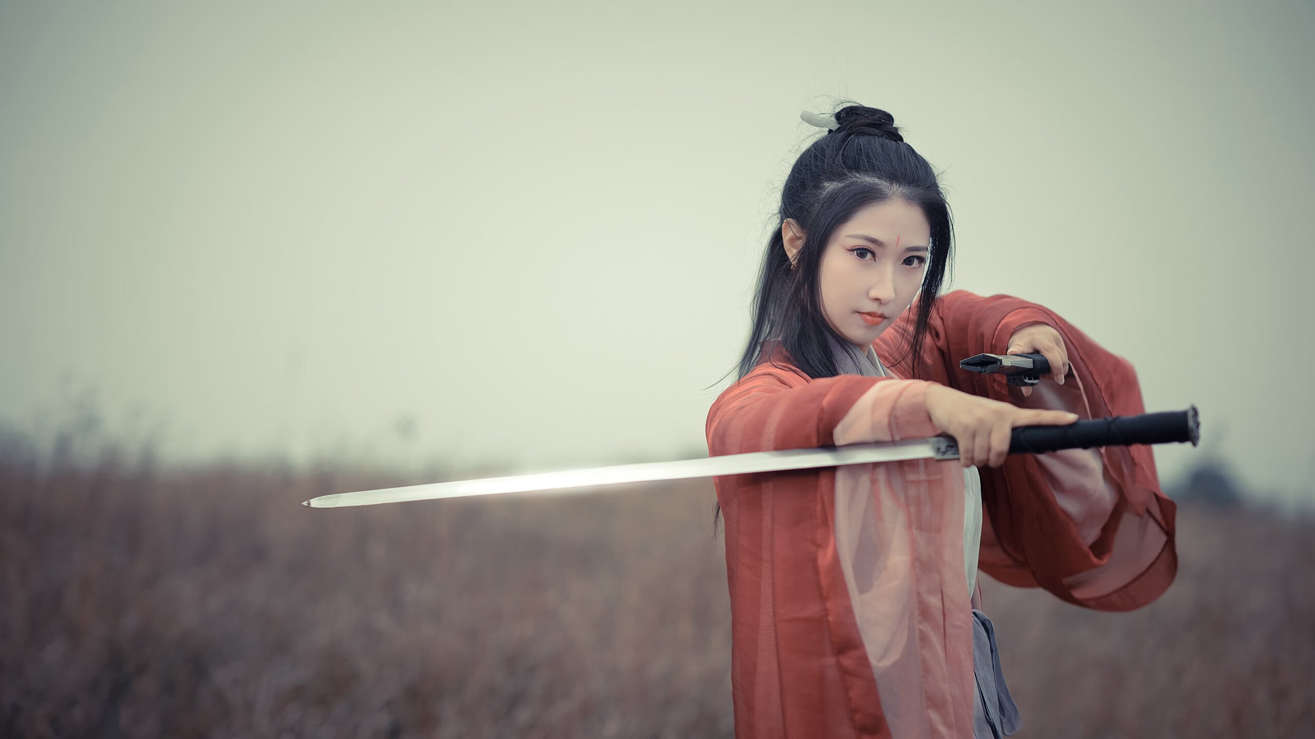 克罗地亚骑手吉塔·日特科维奇在2024年国际马术联合会世界障碍赛中以“Dior Hrvaška”马匹获得第八名，展现坚韧精神。